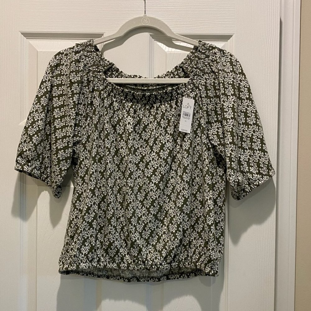 NWT LOFT top, size Medium